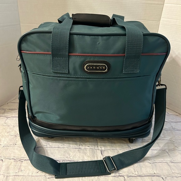 VINTAGE JAQUAR GREEN AND BLACK CARRY ON BAG HAS WHEELS AND VERY SPACIOUS - Picture 1 of 11